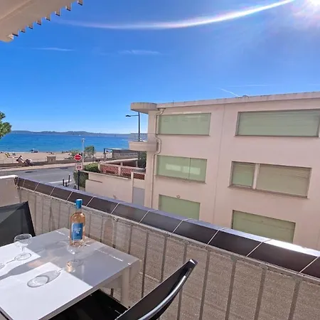 Avec Vue Au Centre-ville De - La Caravelle Sainte-Maxime